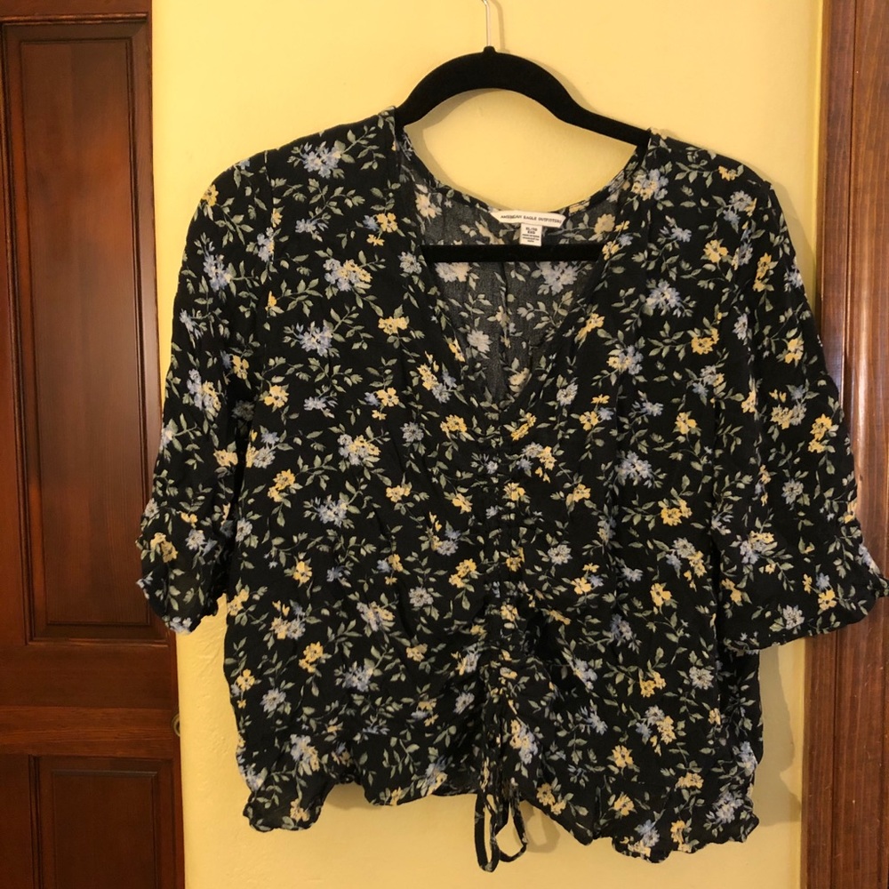 Quarter sleeve cinched American eagle top